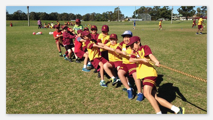 Lansvale students play tug of war with a long rope.