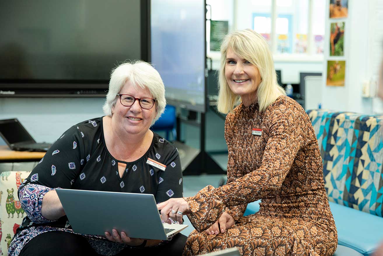  DCO and teacher Robyn Veugen (left) with Dubbo PS Principal Debbie Pritchard.